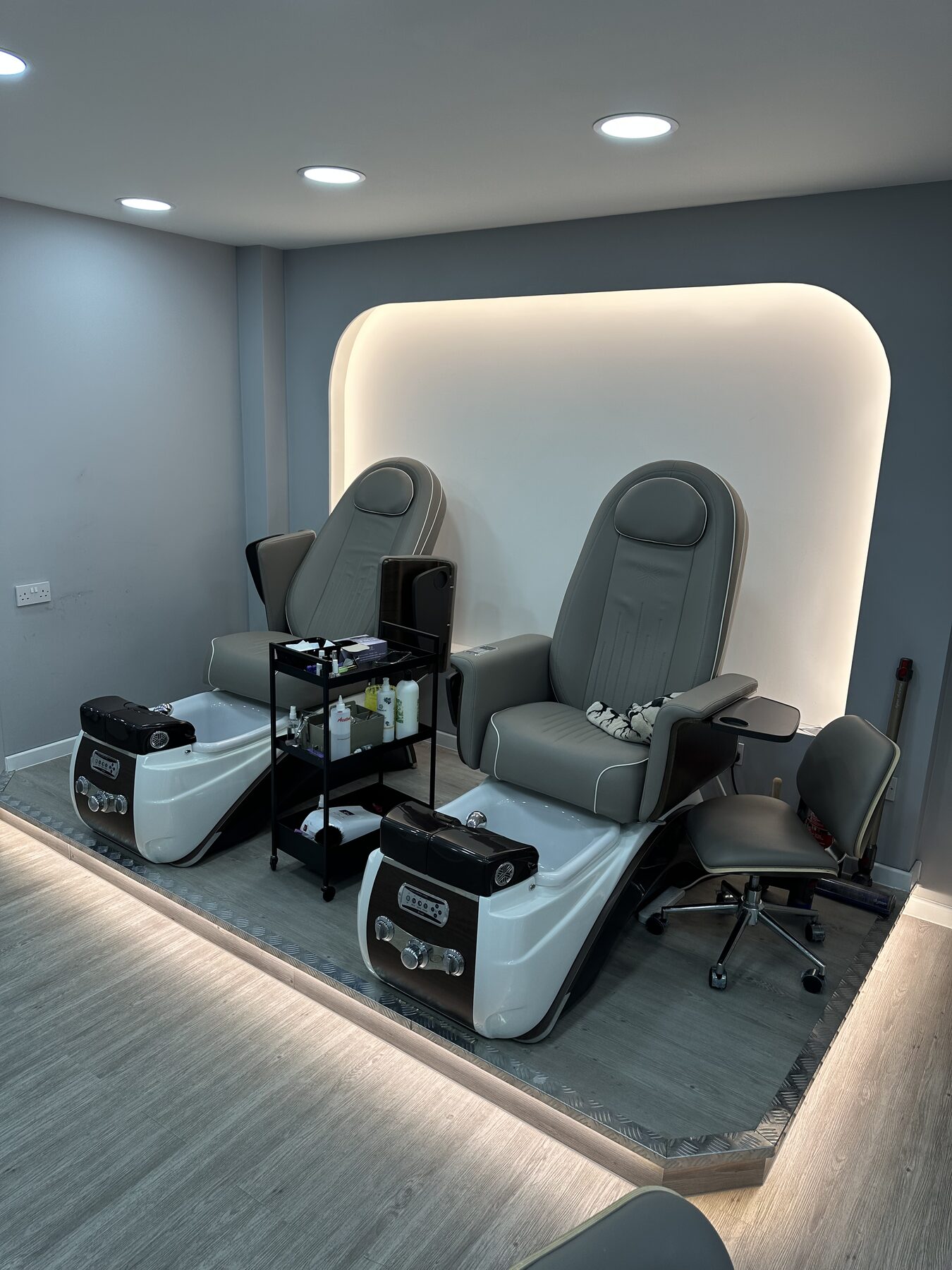 KW Nail Lab interior